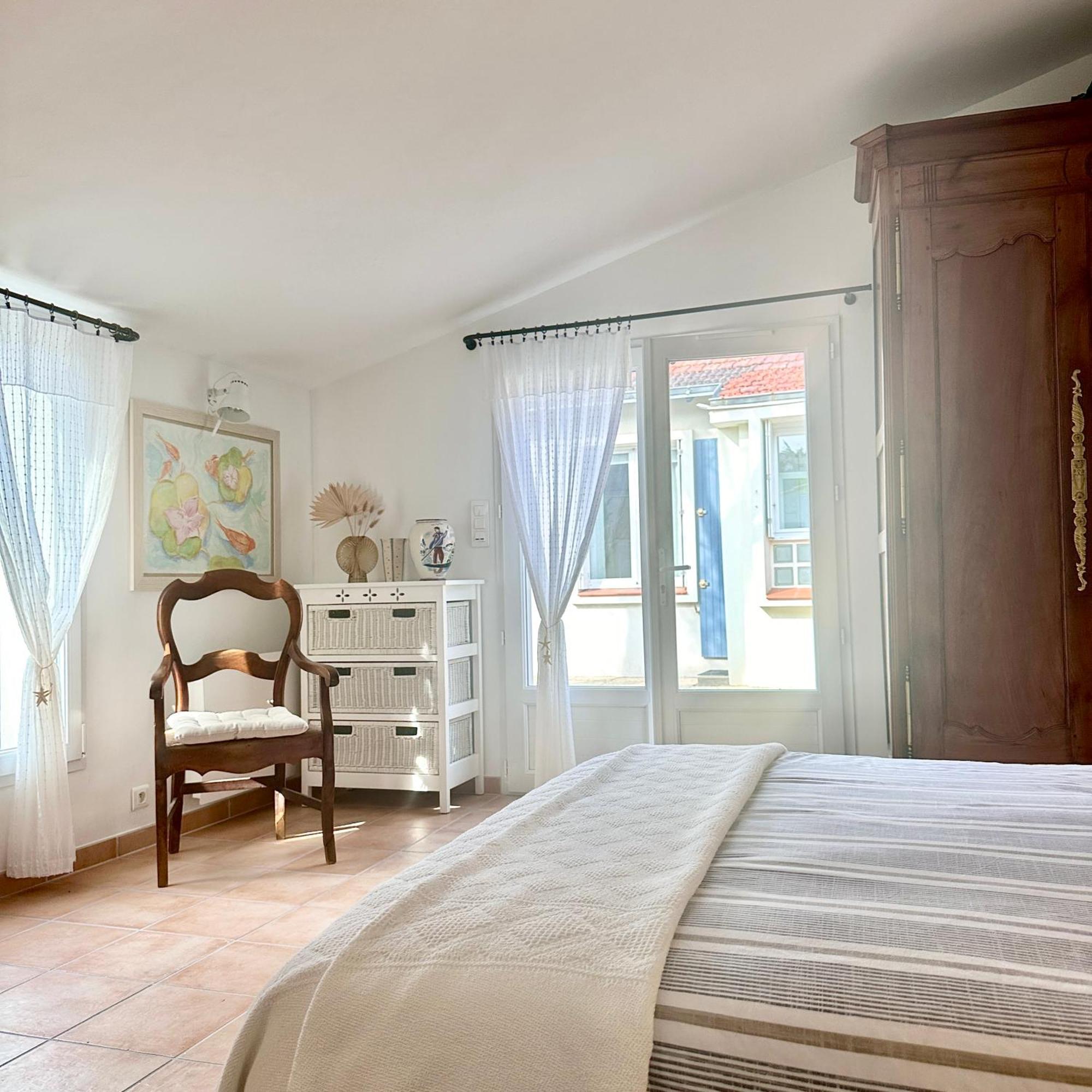 Villa "Mignon" Avec Studio Independant, Tout A Pied, Plage A 4 Mn, 6 Pers, 2 Sde Saint-Jean-de-Monts Luaran gambar